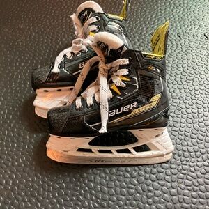 BAUER M4 Supreme Hockey Skates, Youth 11